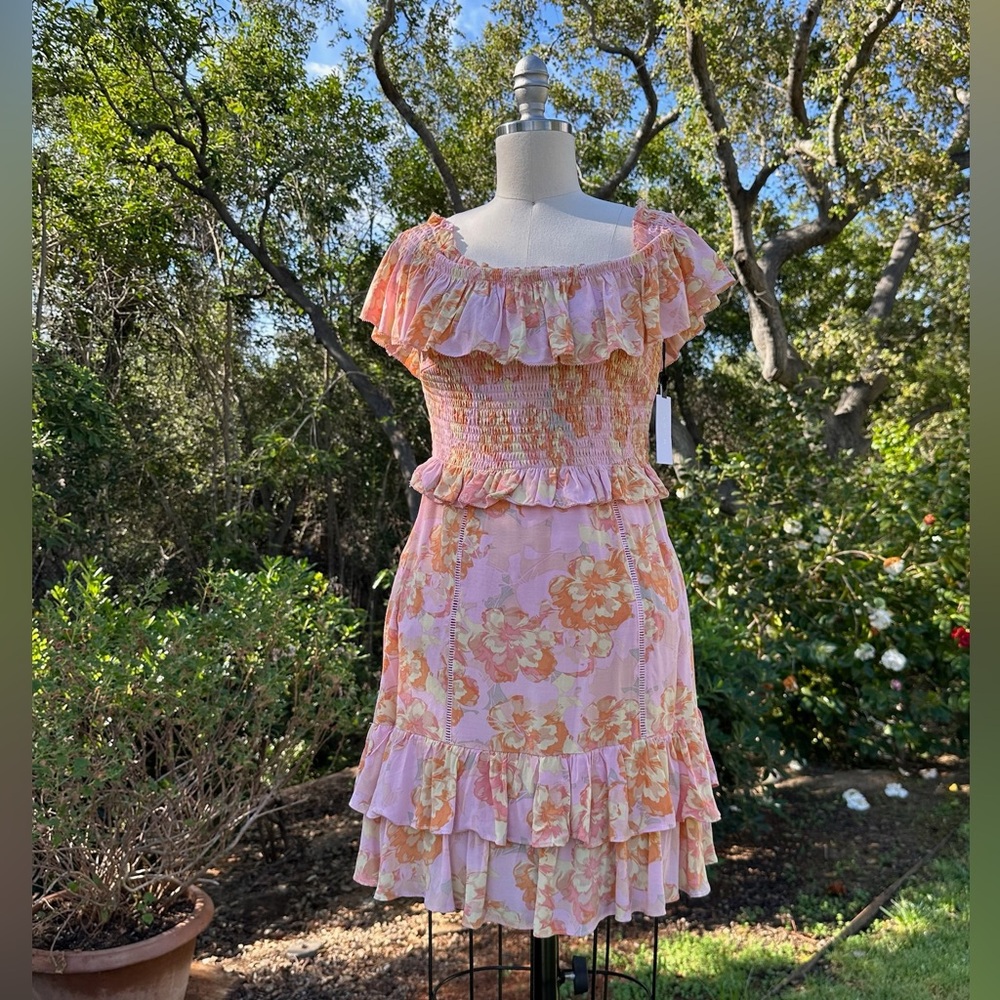 NWT Astr "Riviera" floral off-the-shoulder mini dress - size M
L